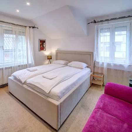 Rose Apartment