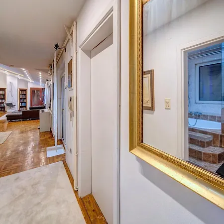 Rose Apartment *